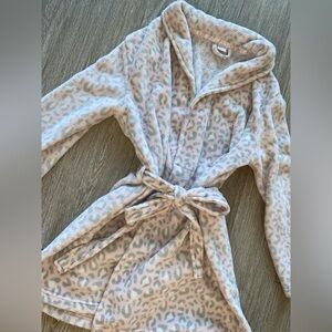 Ulta - Leopard Print Plush Robe